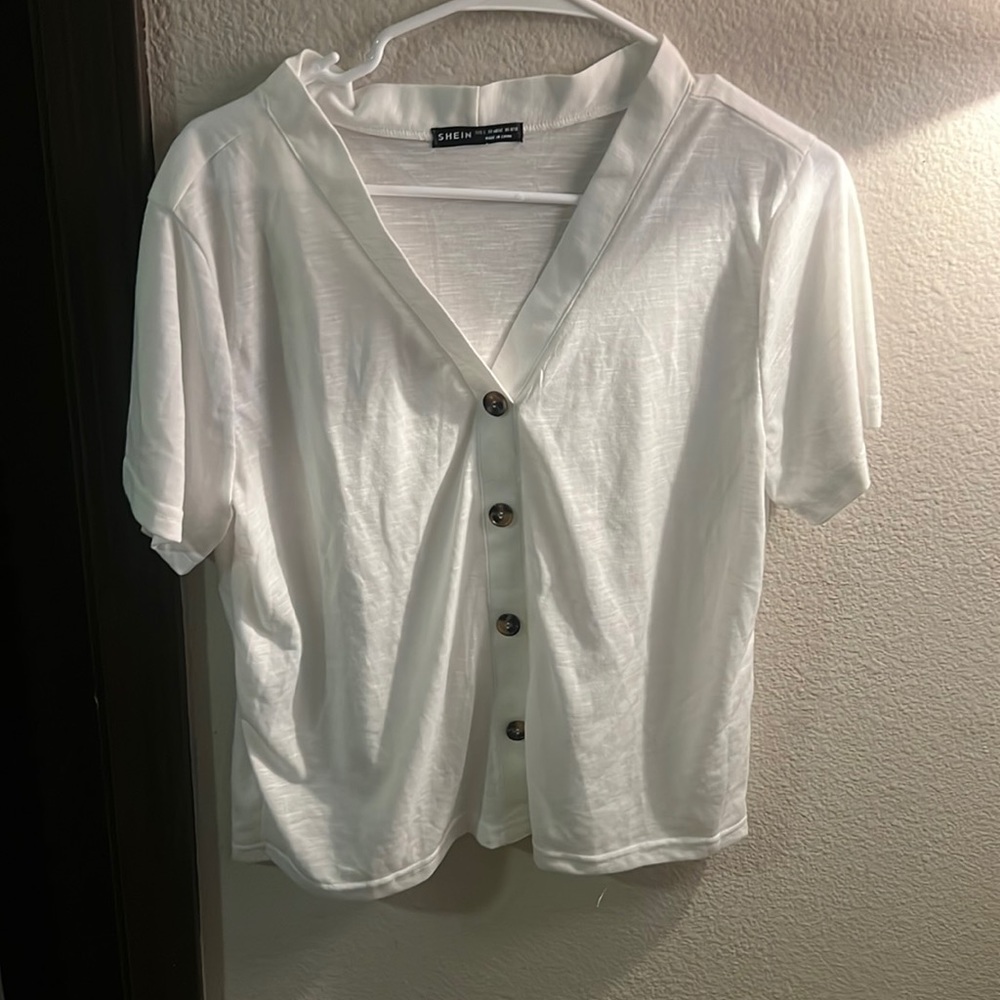 Women’s white button up short sleeved top